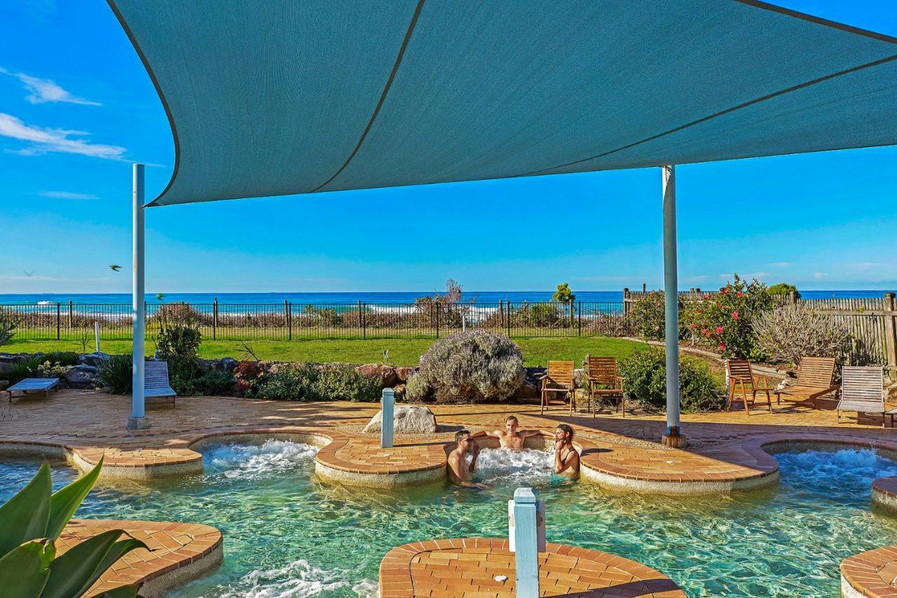 Blue Lagoon Beach Resort Bateau Bay Exterior foto
